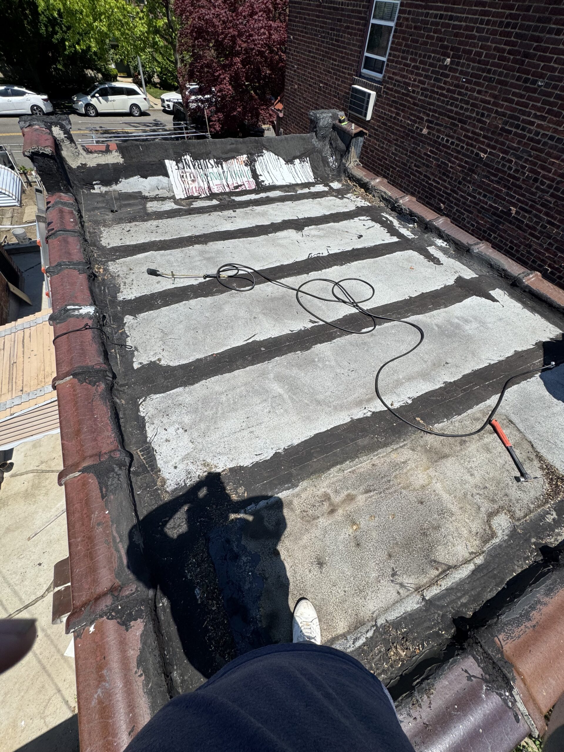 Flat roof tear-off - old layers removed